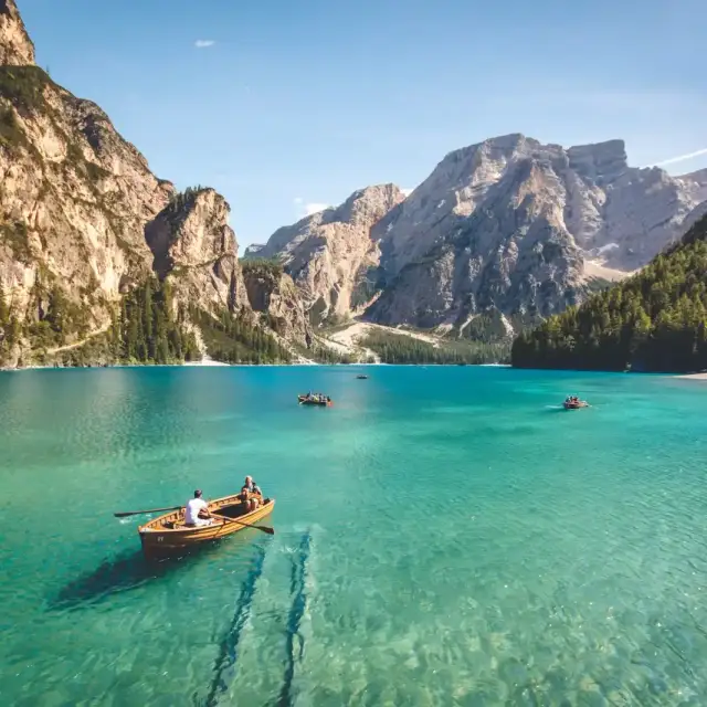Holiday Travel Zone — Explore Beautiful Destinations
